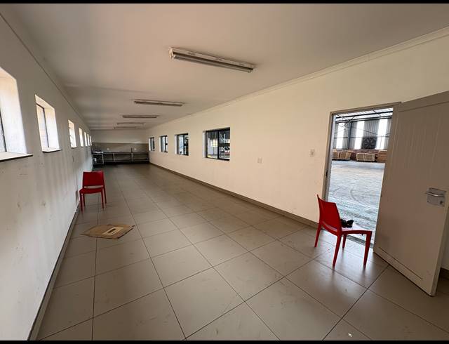 2,424M² WAREHOUSE TO LET IN SPARTAN